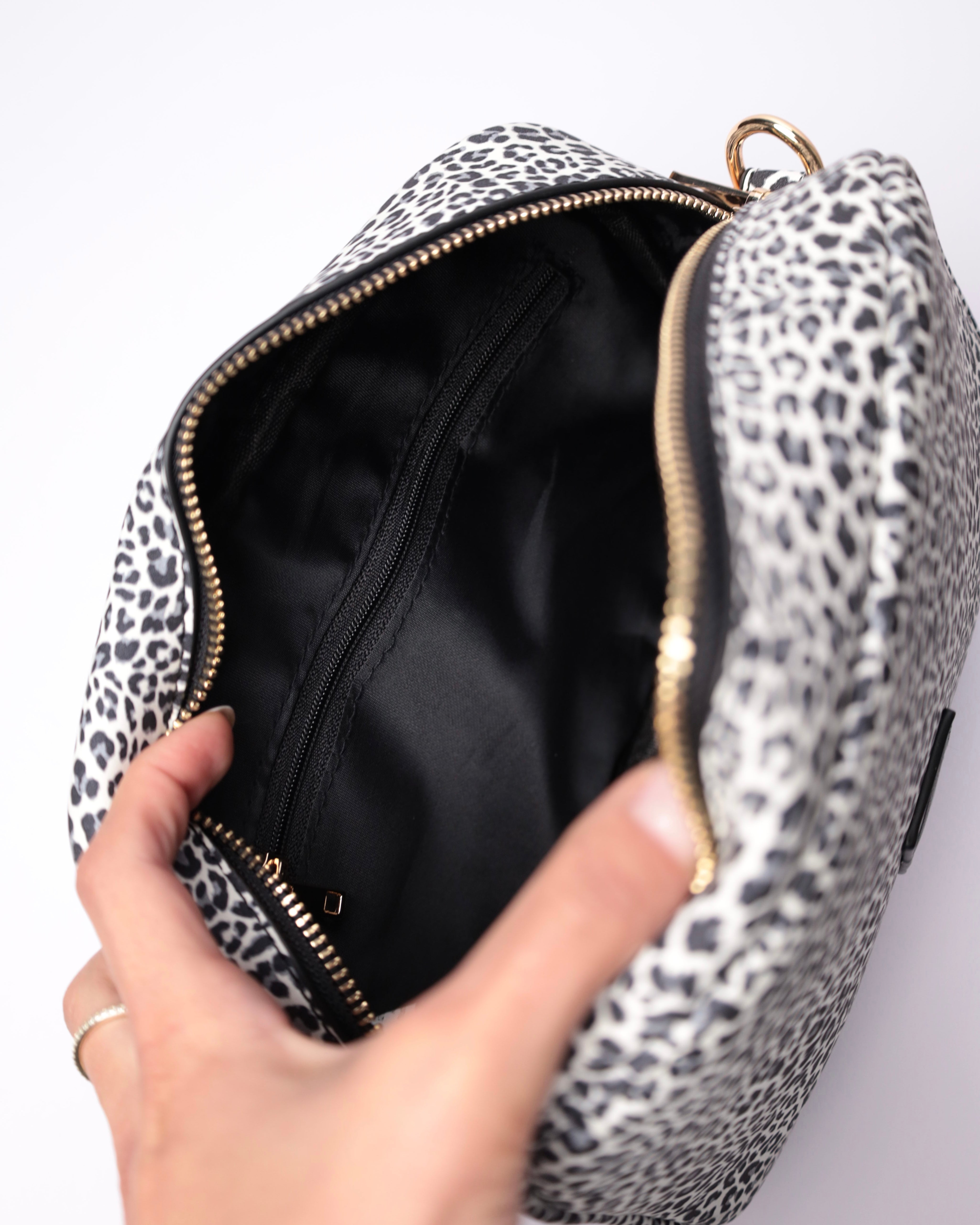 Crossbody Leo schwarz/weiß